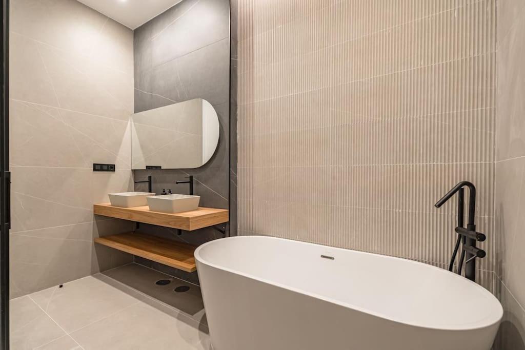 Centro XIII Calle De La Paz 2Br 2Bh Madryt Zewnętrze zdjęcie
